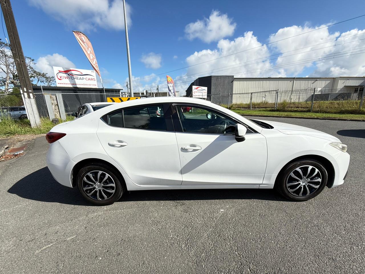 2016 Mazda Axela thumbnail