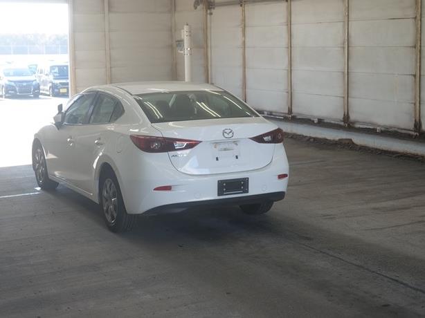 2016 Mazda Axela thumbnail