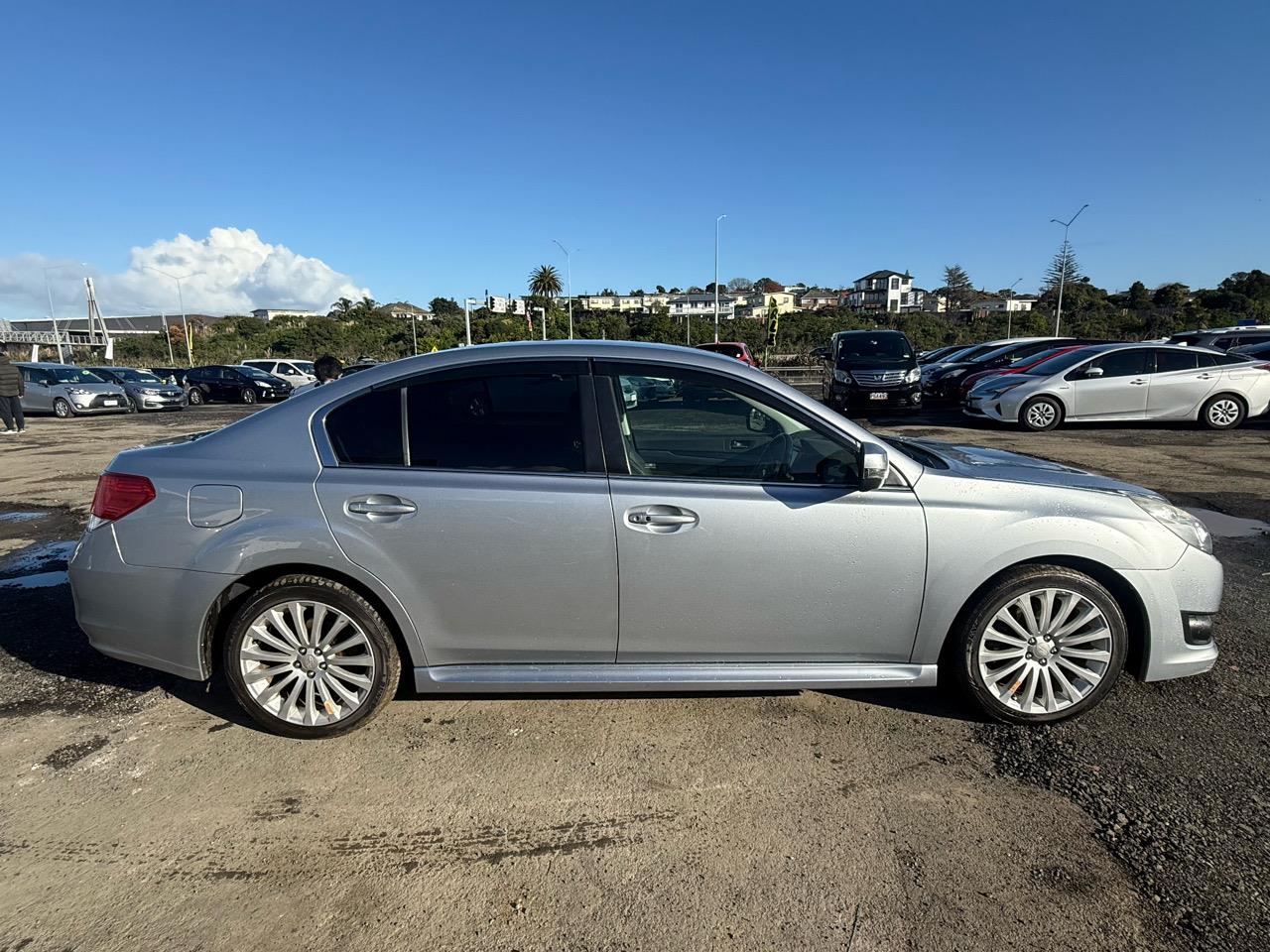 2011 Subaru Legacy thumbnail