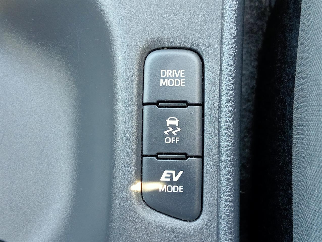 2020 Toyota Yaris thumbnail
