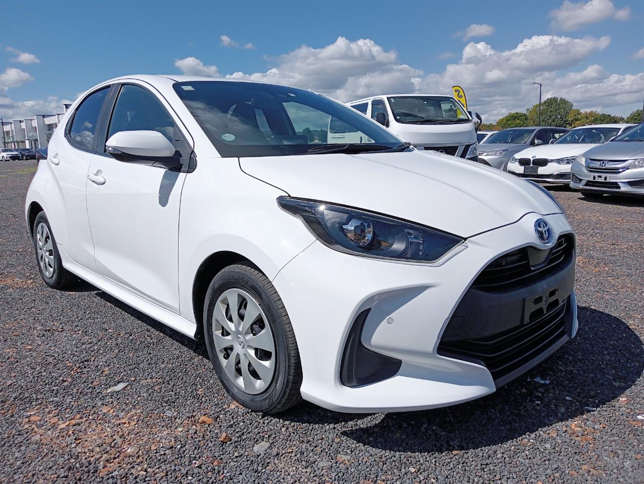 2020 Toyota Yaris thumbnail