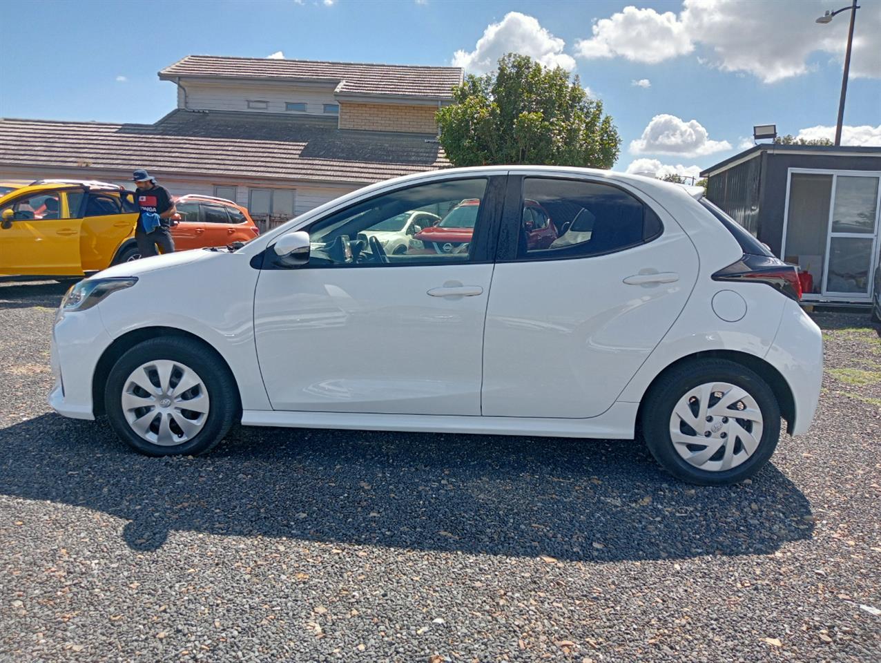 2020 Toyota Yaris thumbnail