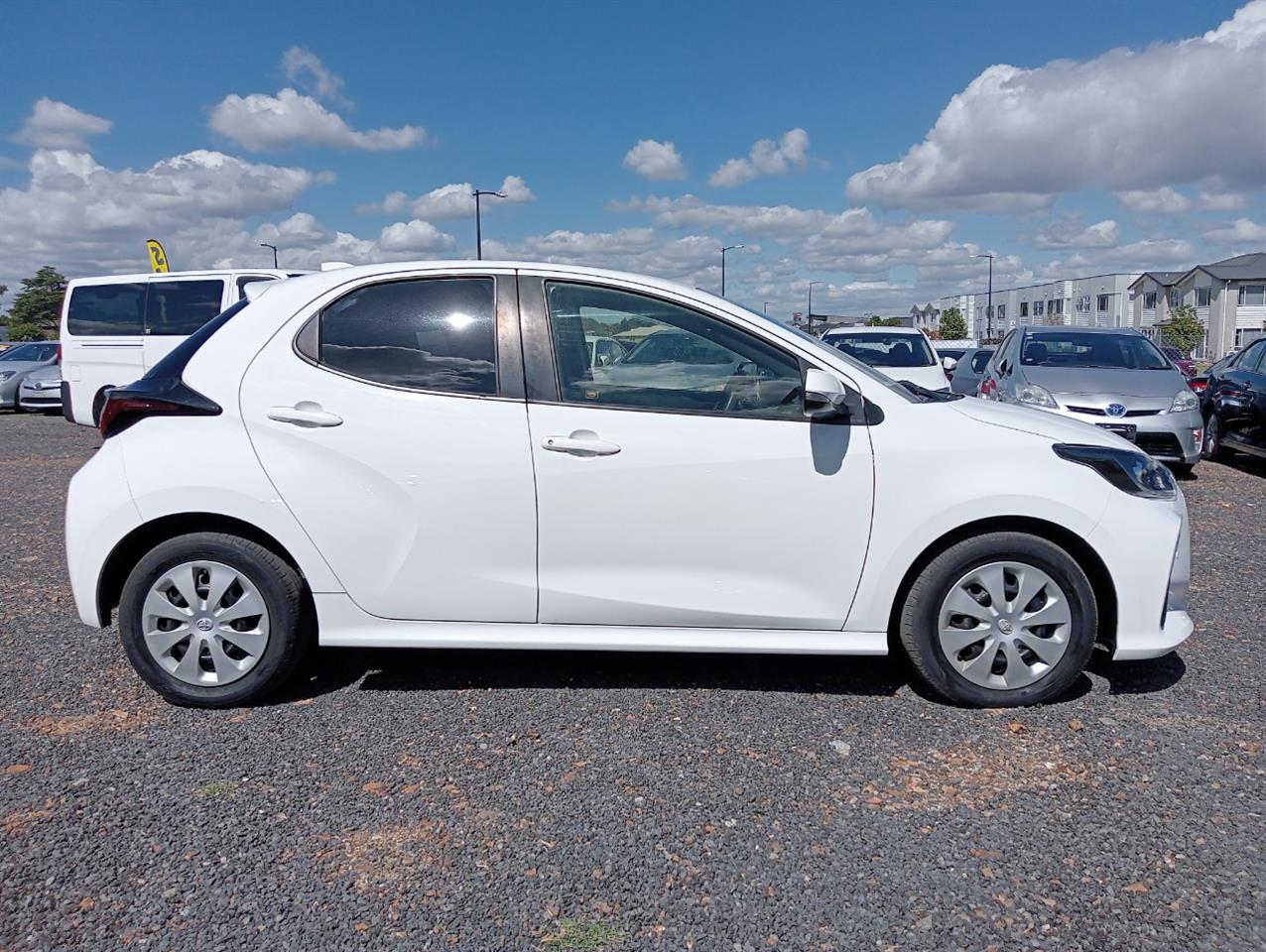 2020 Toyota Yaris thumbnail