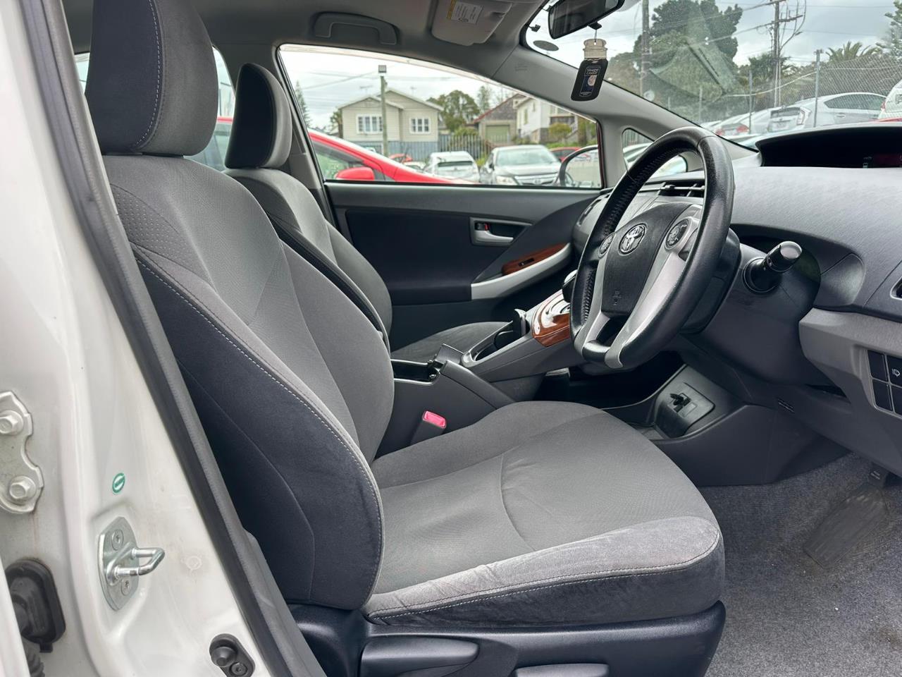 2012 Toyota Prius thumbnail