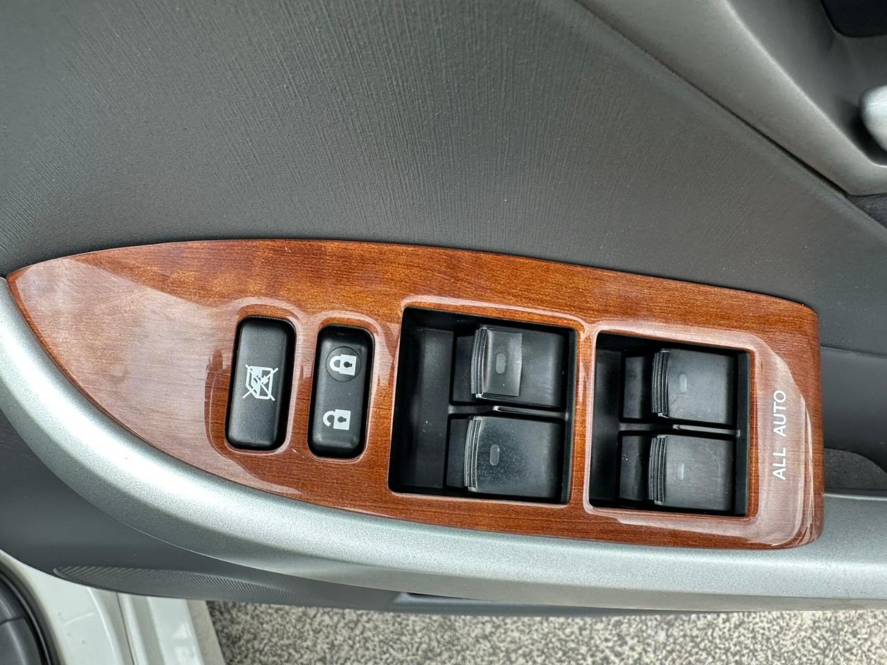 2012 Toyota Prius thumbnail