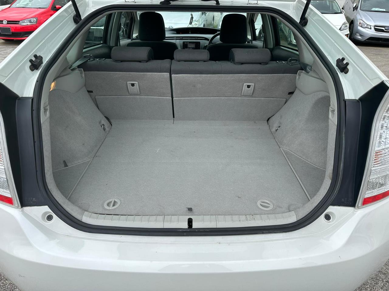 2012 Toyota Prius thumbnail