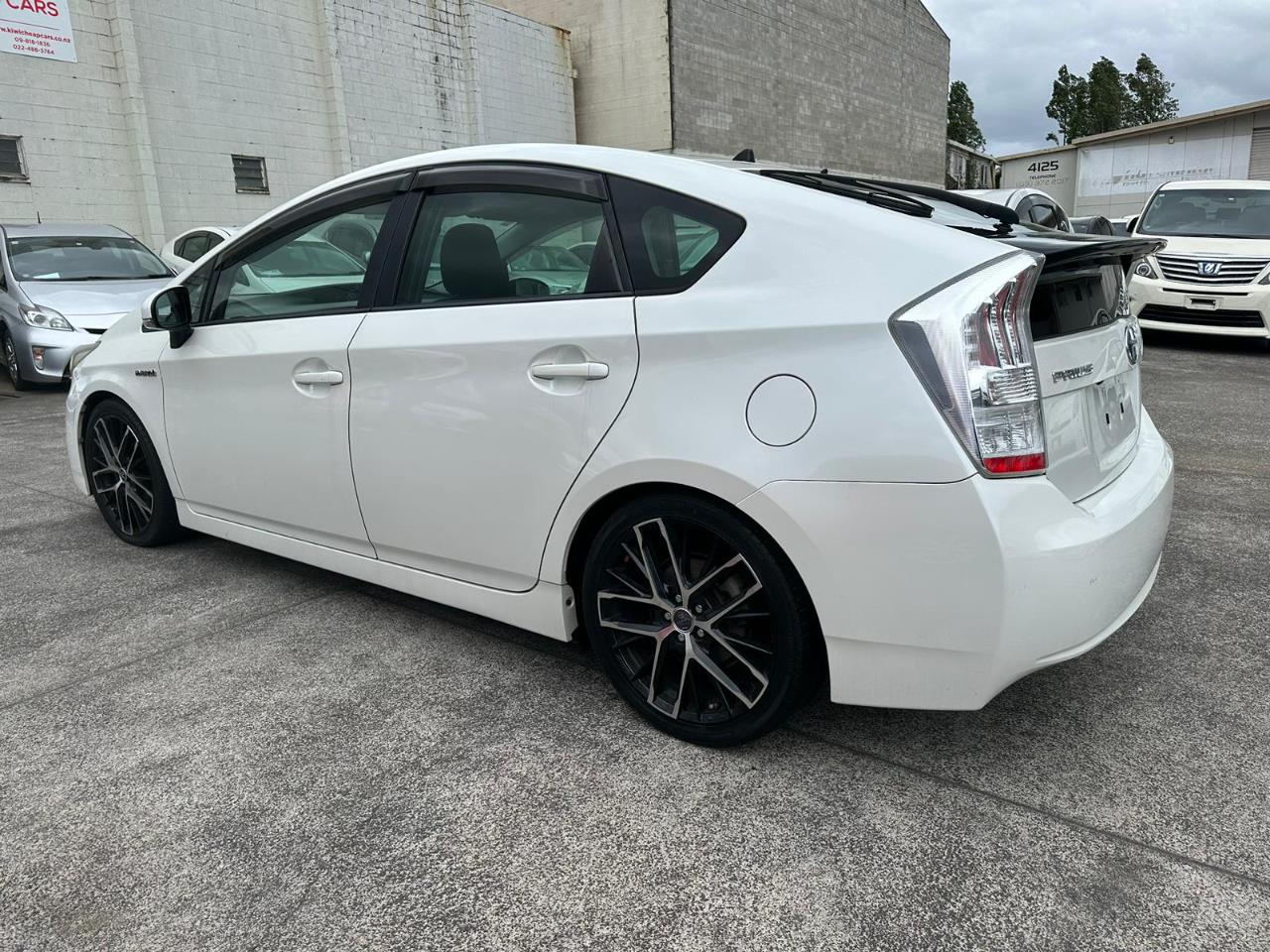 2012 Toyota Prius thumbnail