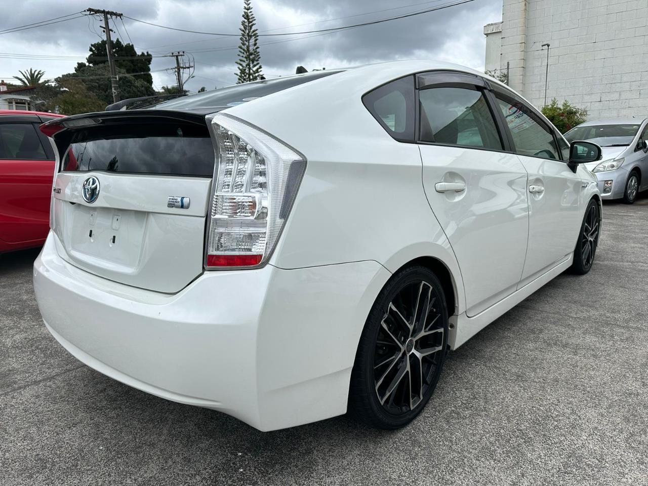 2012 Toyota Prius thumbnail