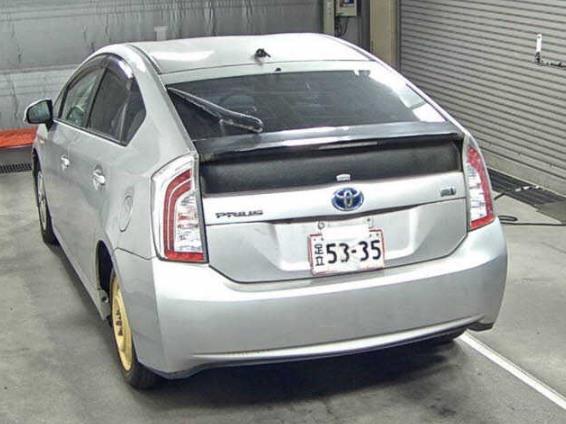 2013 Toyota Prius thumbnail