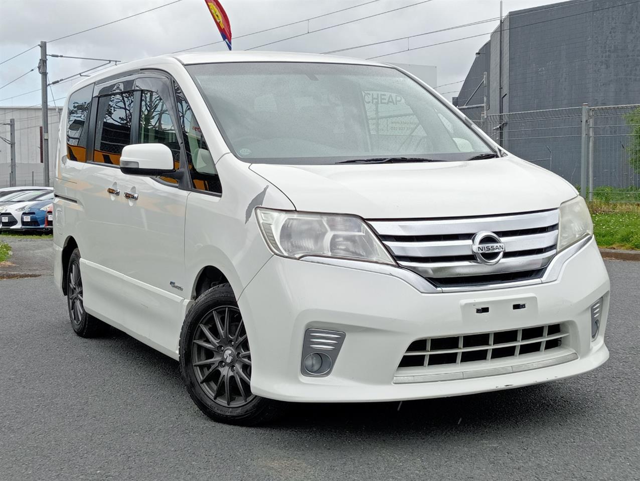 2013 Nissan Serena thumbnail