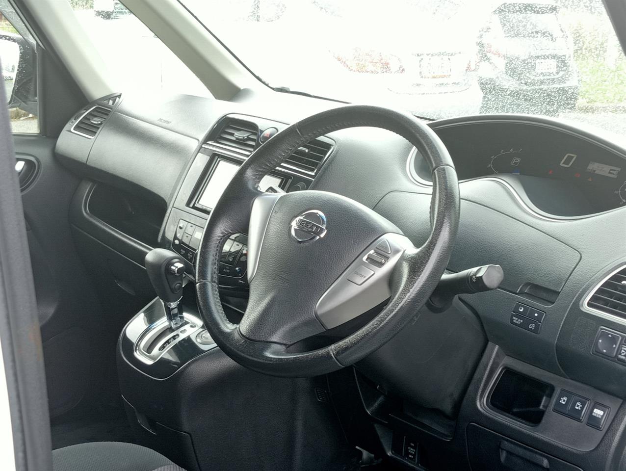 2013 Nissan Serena thumbnail