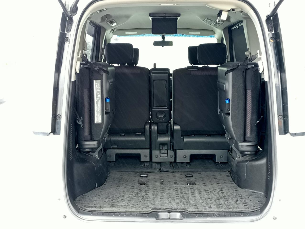 2013 Nissan Serena thumbnail
