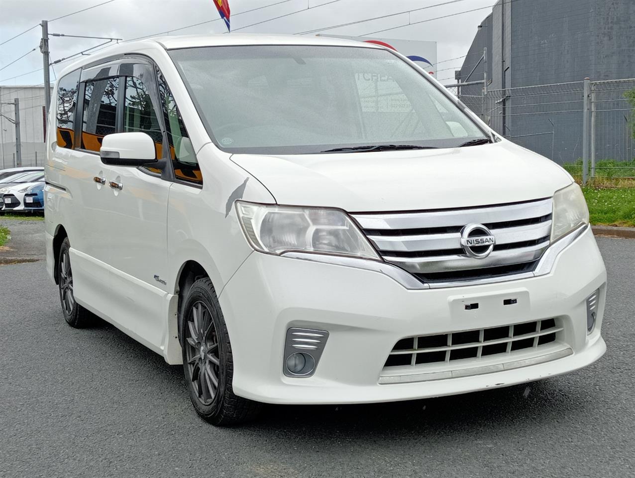 2013 Nissan Serena thumbnail