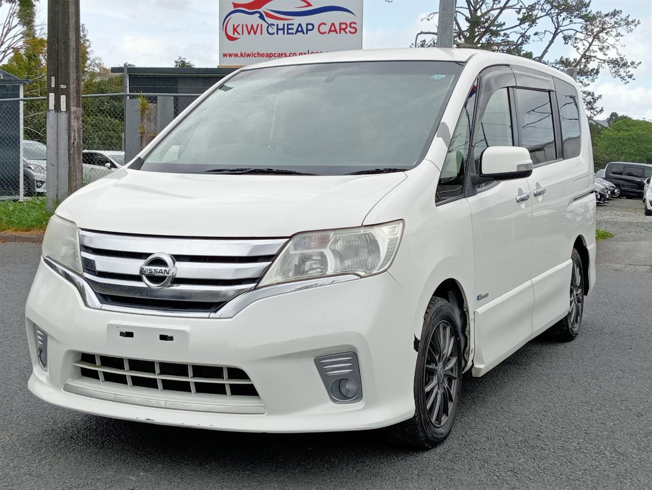 2013 Nissan Serena thumbnail