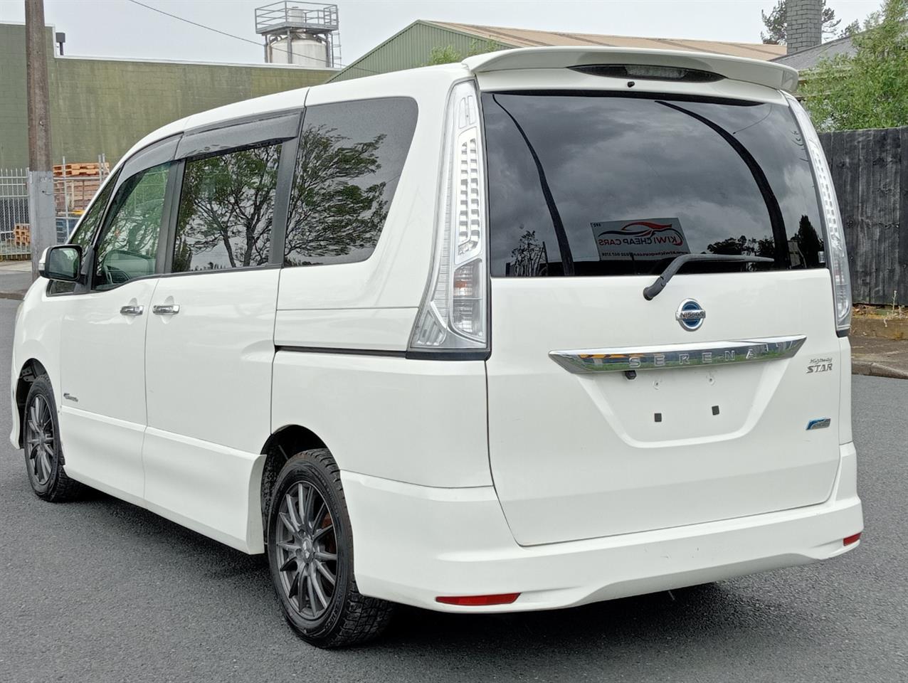 2013 Nissan Serena thumbnail