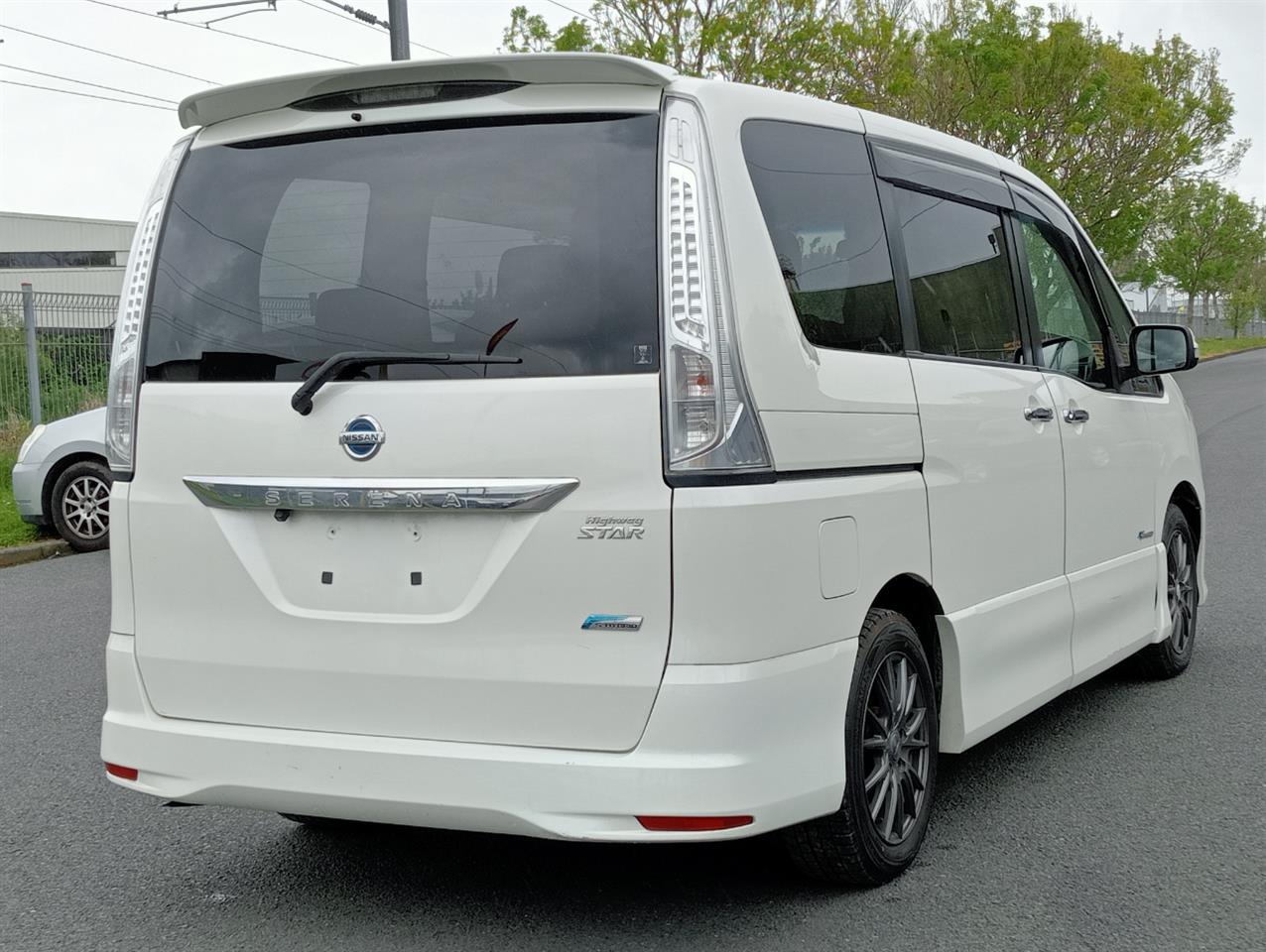 2013 Nissan Serena thumbnail