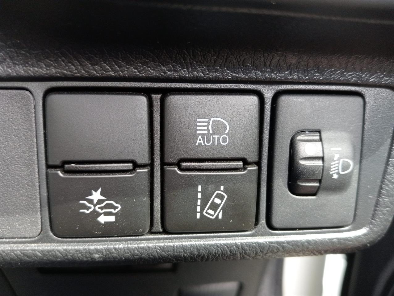 2018 Toyota Corolla thumbnail