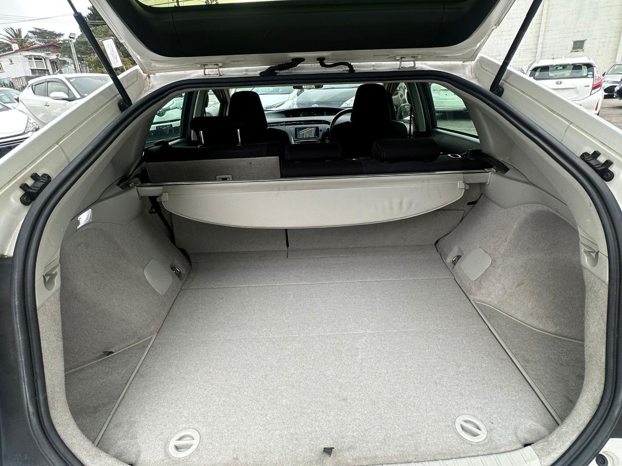 2012 Toyota Prius thumbnail