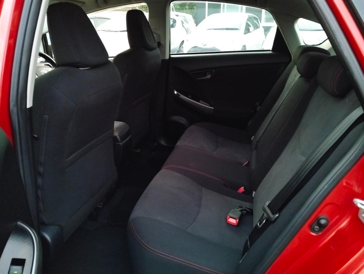 2014 Toyota Prius thumbnail