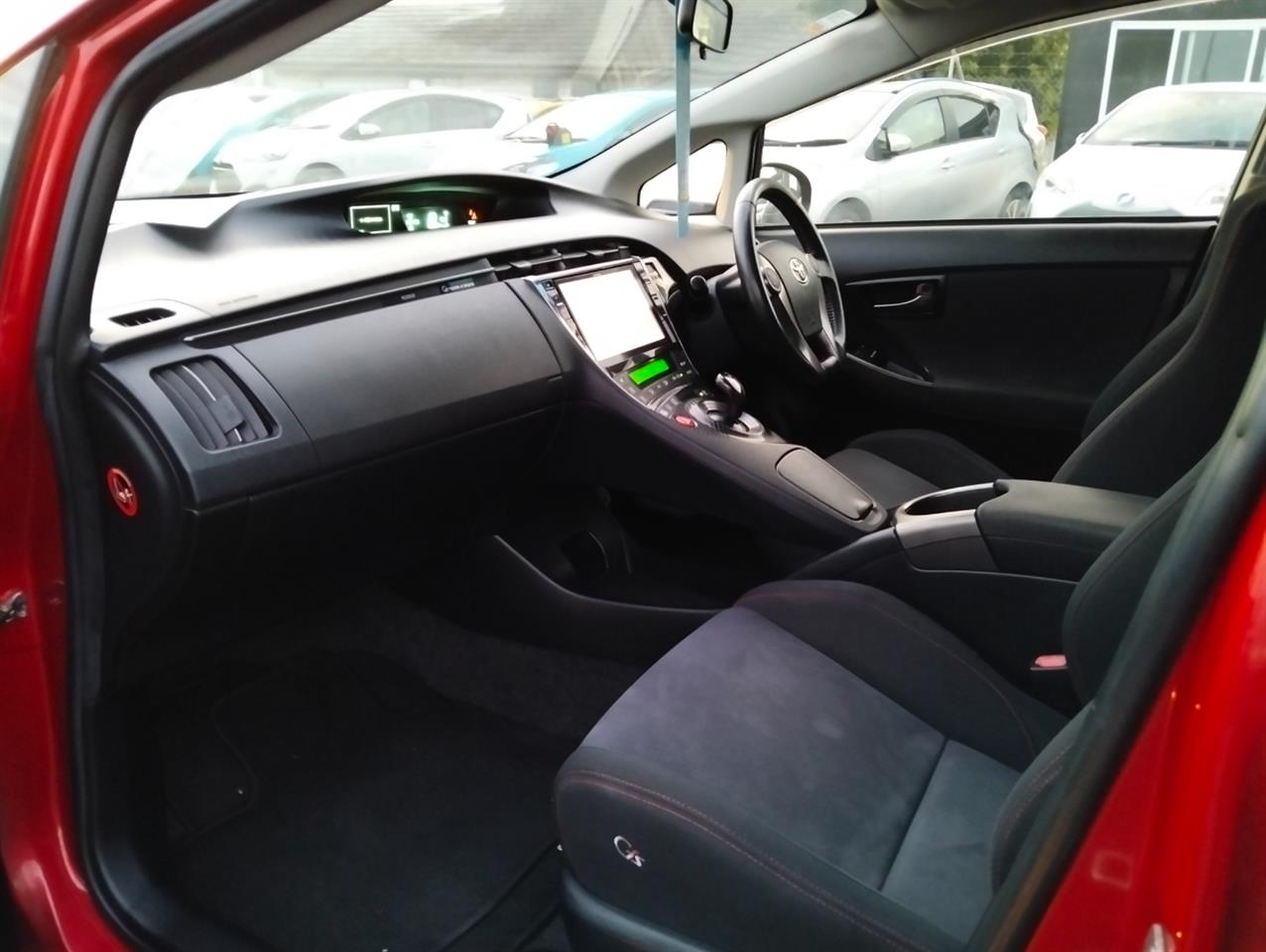 2014 Toyota Prius thumbnail