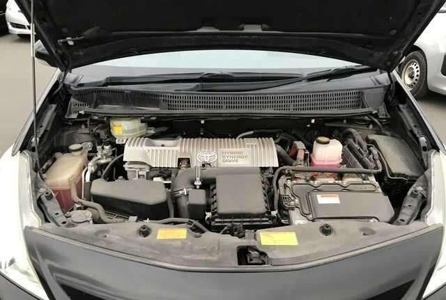 2013 Toyota Prius thumbnail