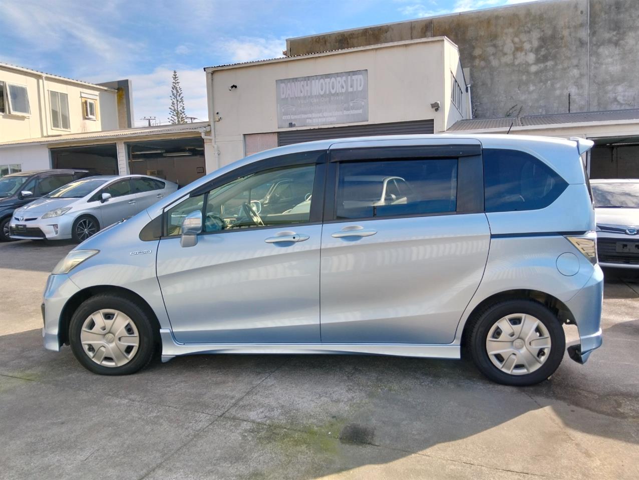 2013 Honda Freed thumbnail