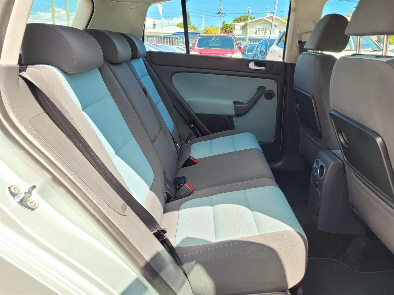 2008 Volkswagen Golf thumbnail