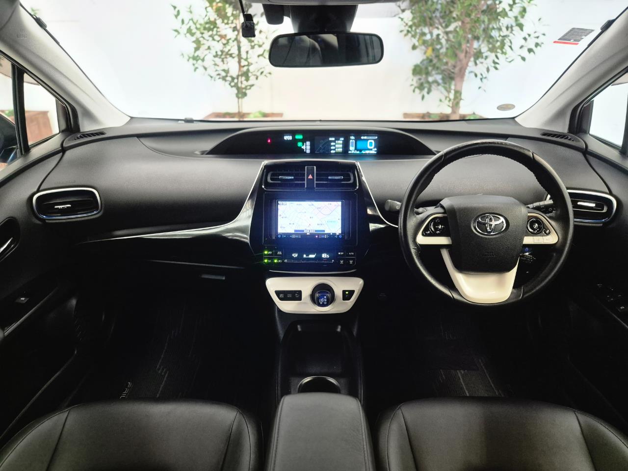 2016 Toyota Prius thumbnail