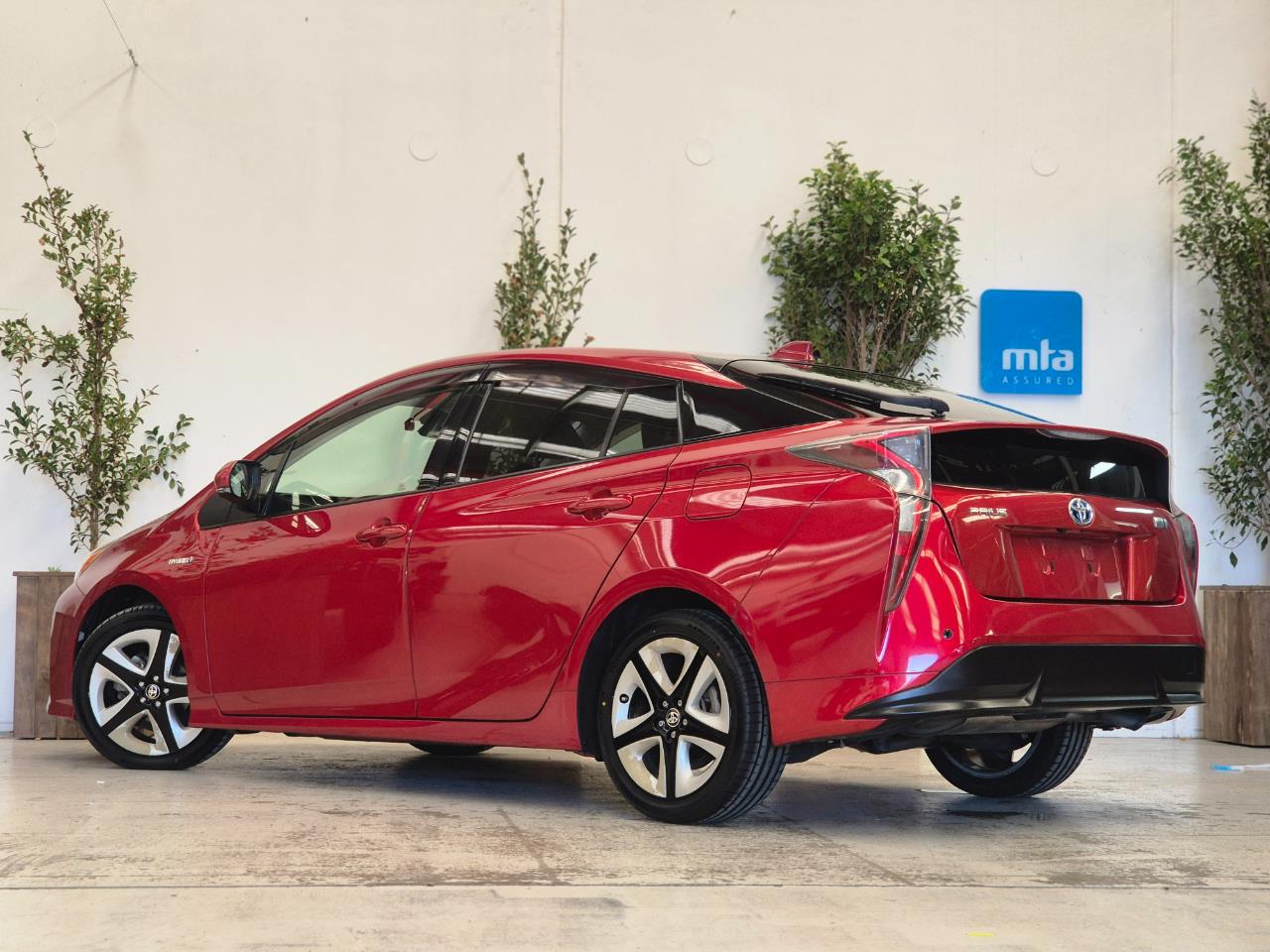 2016 Toyota Prius thumbnail