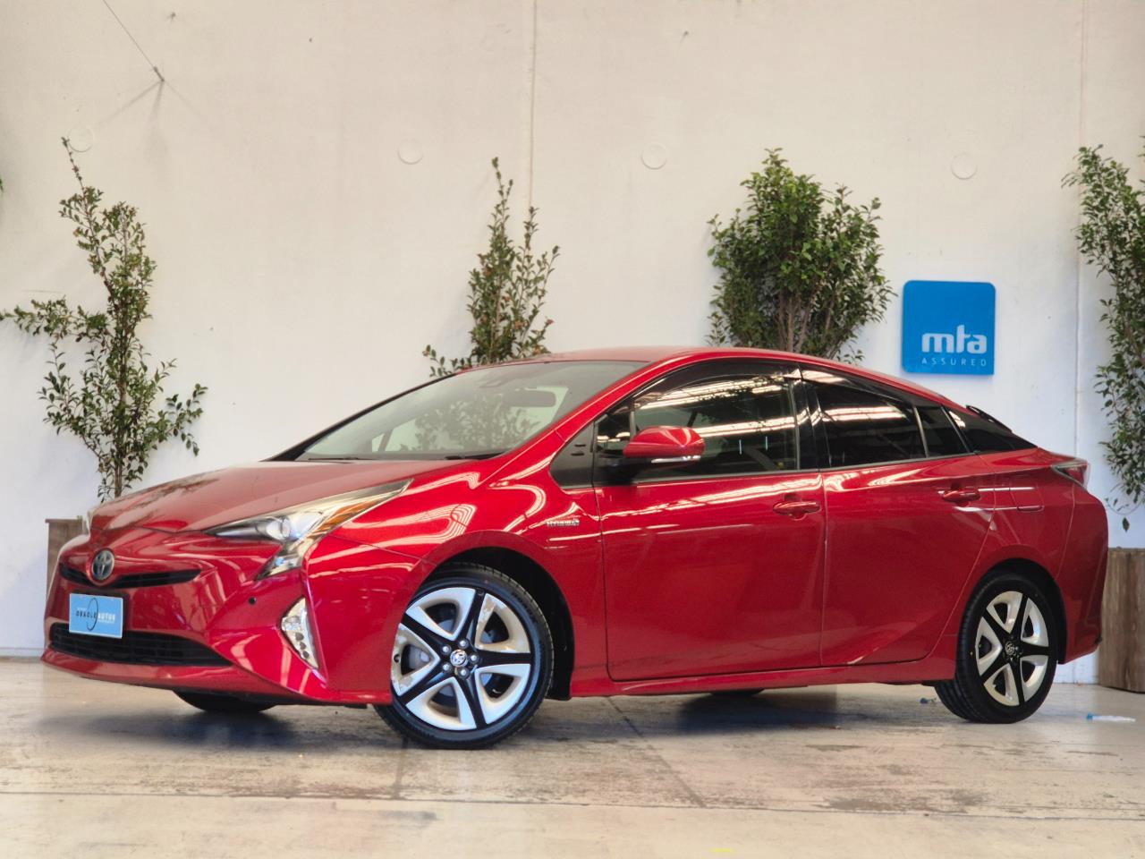2016 Toyota Prius thumbnail