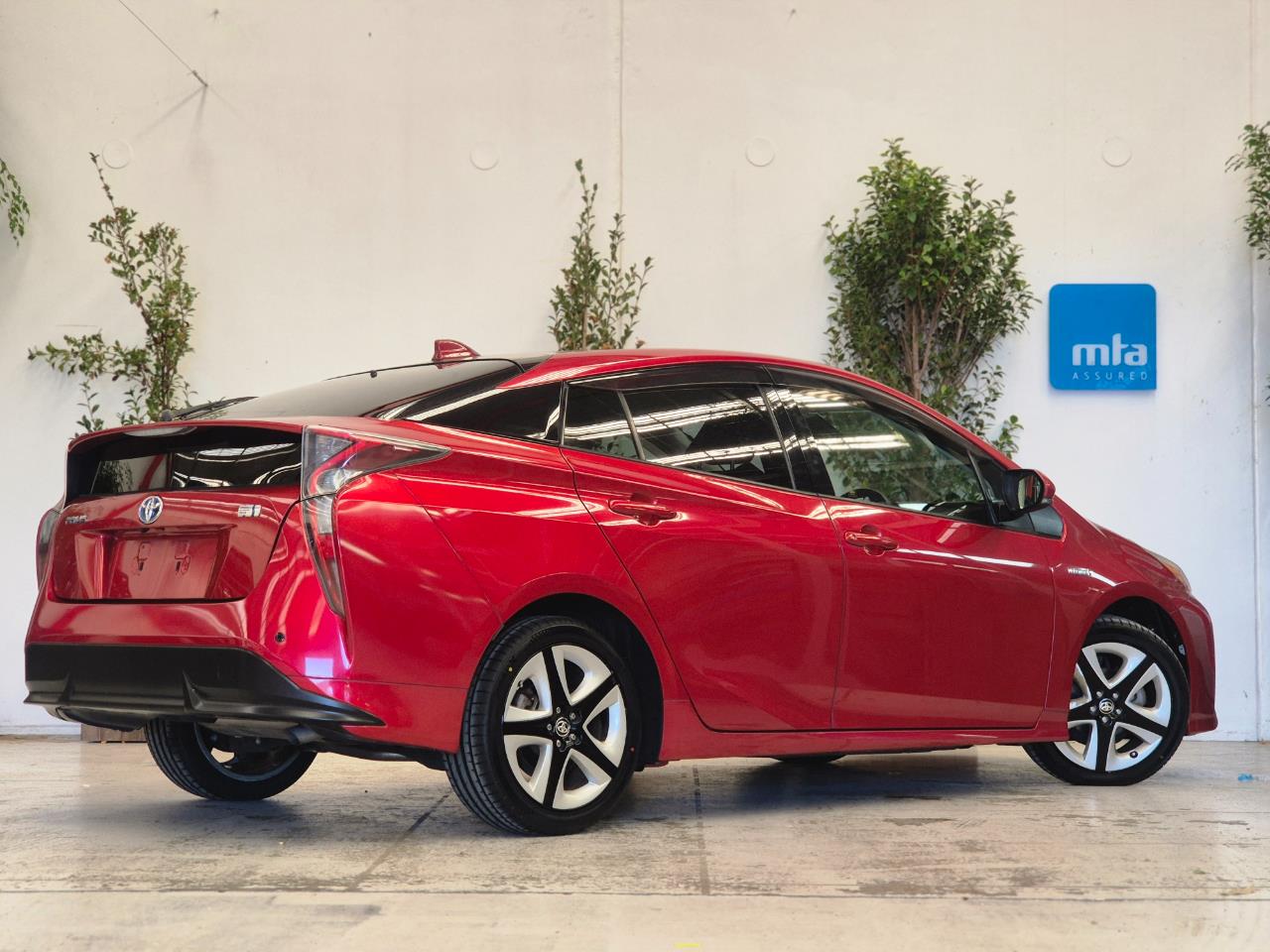 2016 Toyota Prius thumbnail