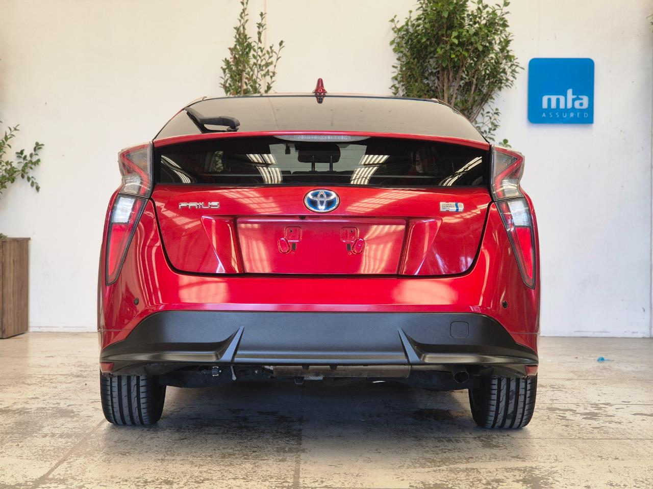 2016 Toyota Prius thumbnail