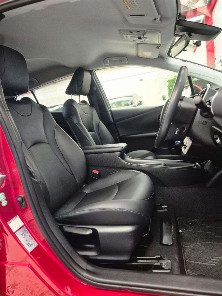 2016 Toyota Prius thumbnail
