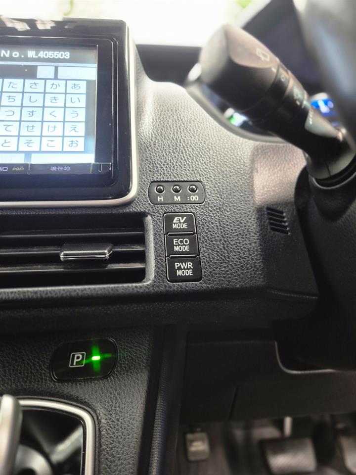 2014 Toyota Voxy thumbnail