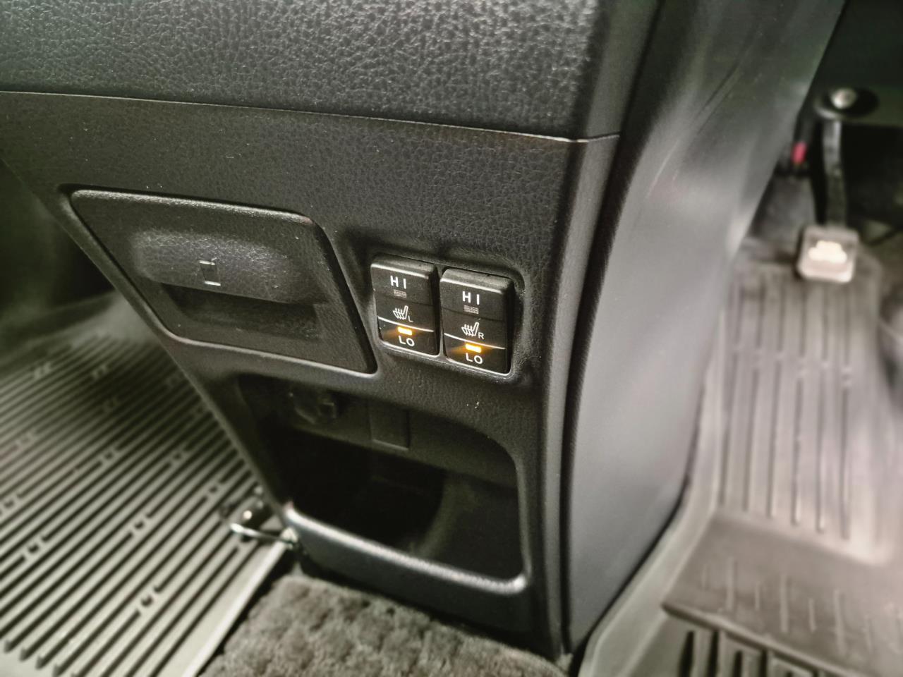 2014 Toyota Voxy thumbnail