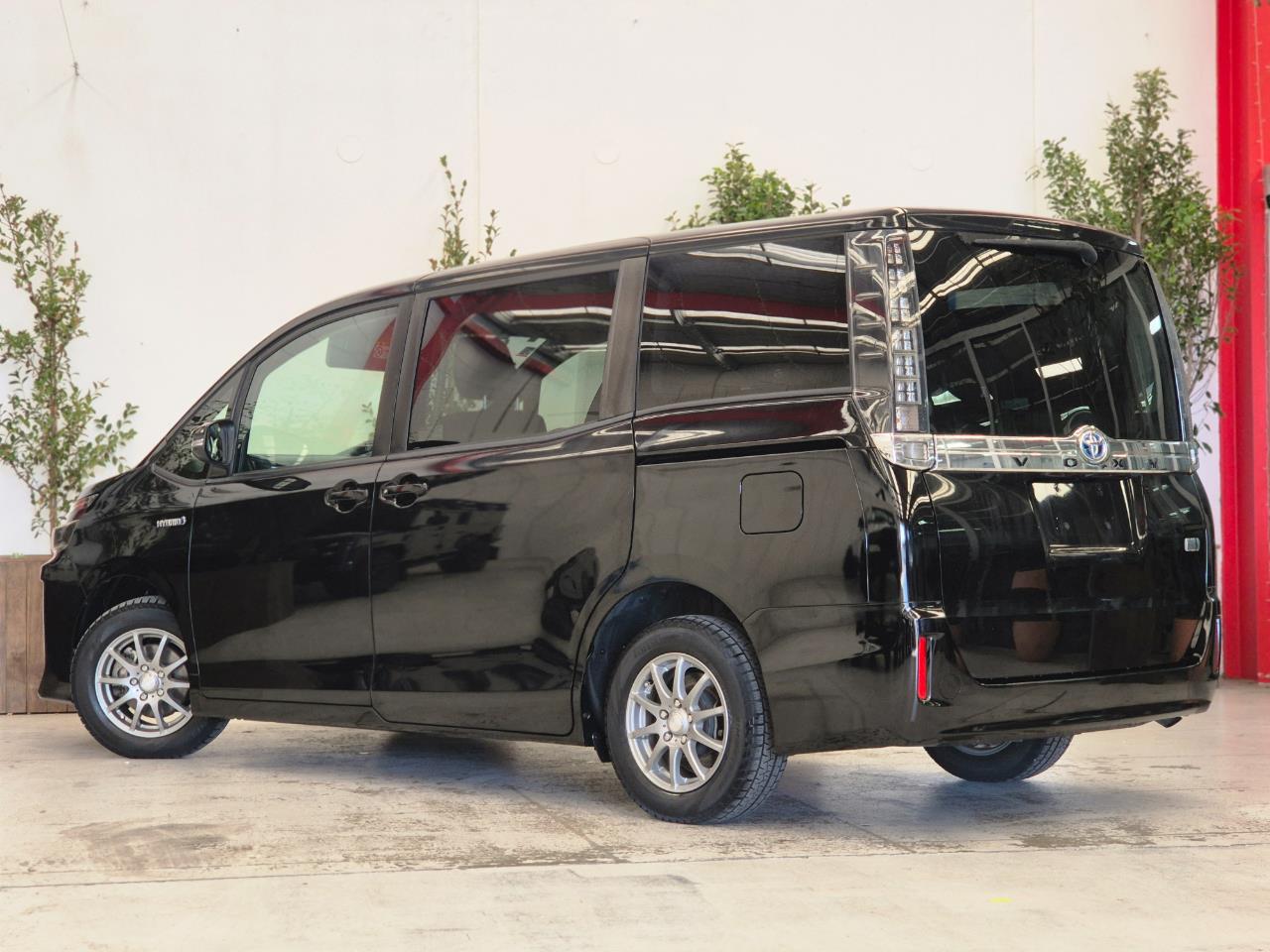 2014 Toyota Voxy thumbnail