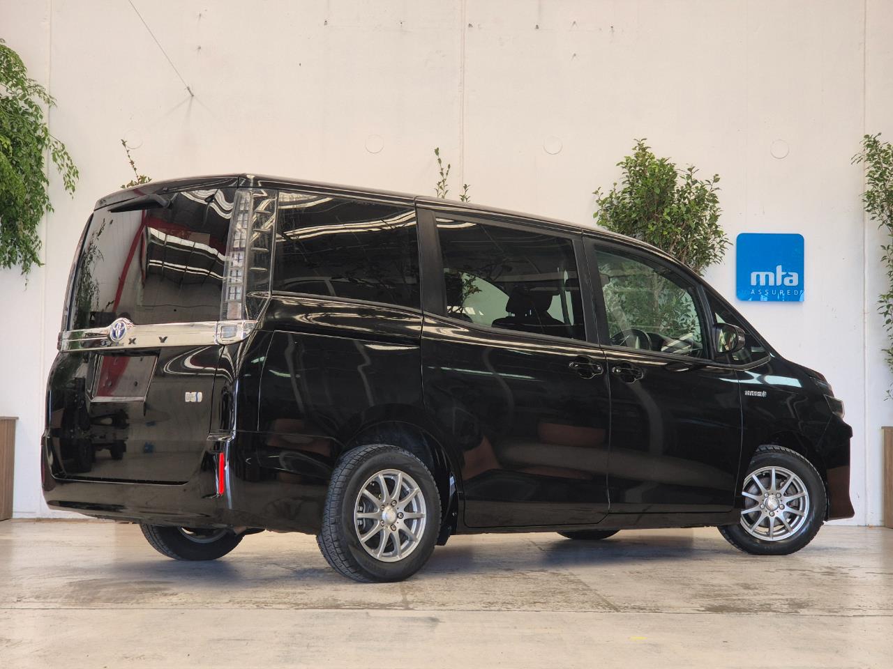 2014 Toyota Voxy thumbnail