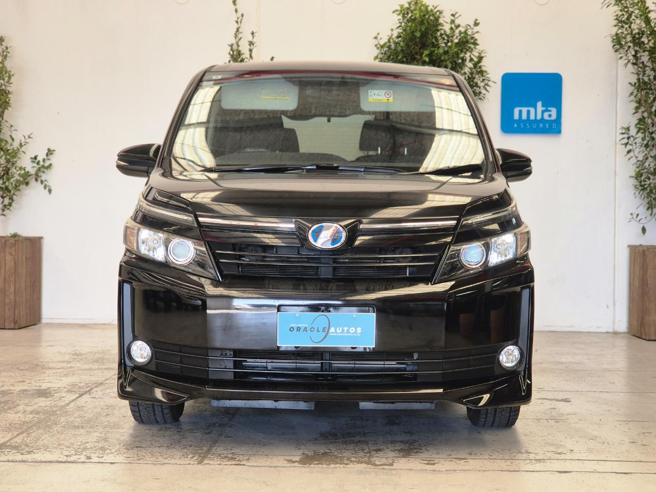 2014 Toyota Voxy thumbnail