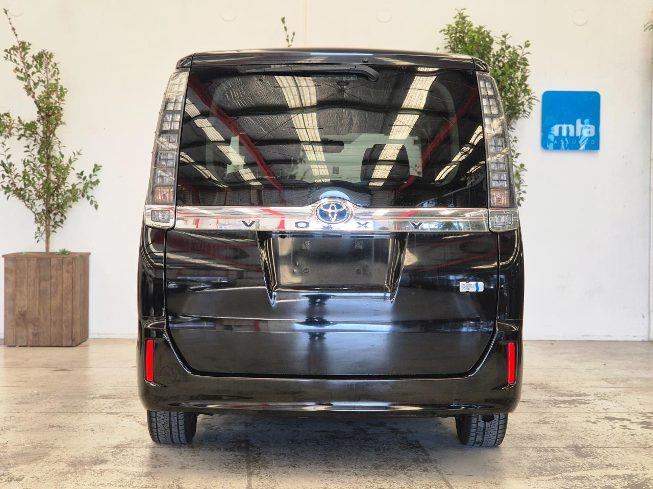 2014 Toyota Voxy thumbnail