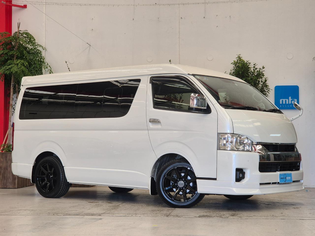 2023 Toyota HIACE thumbnail