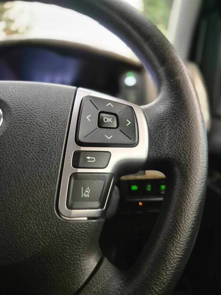 2023 Toyota HIACE thumbnail