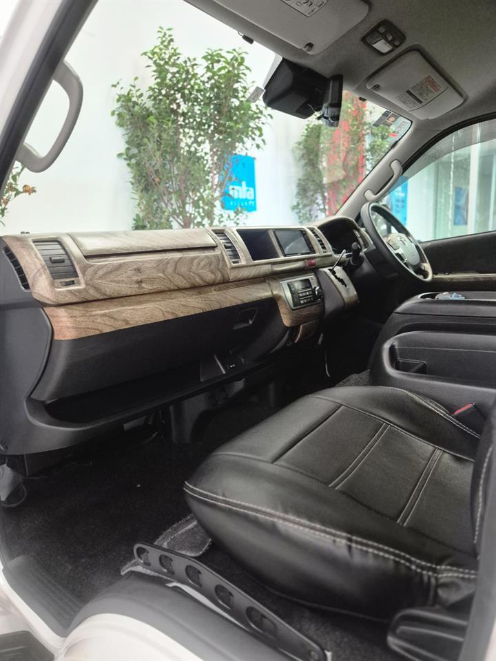2023 Toyota HIACE thumbnail