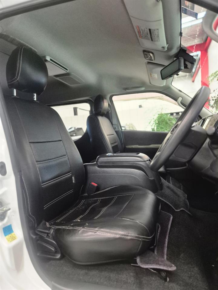2023 Toyota HIACE thumbnail
