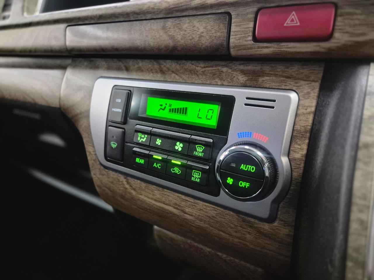 2023 Toyota HIACE thumbnail