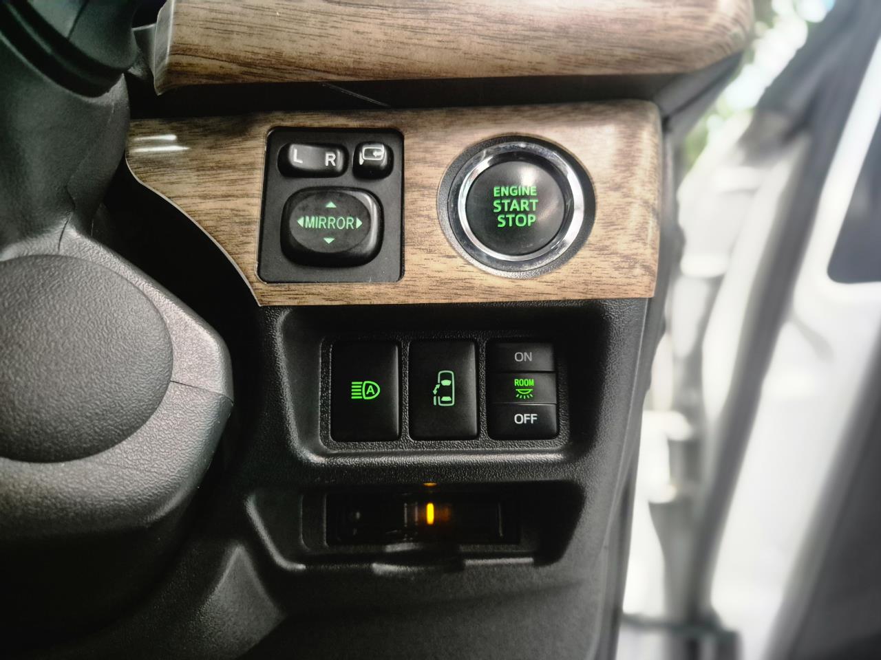 2023 Toyota HIACE thumbnail