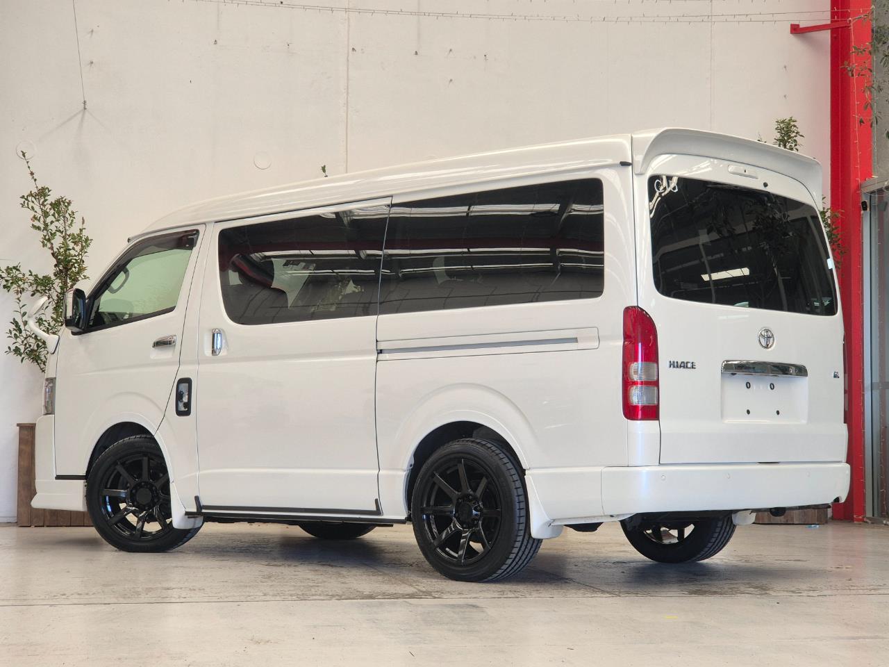 2023 Toyota HIACE thumbnail