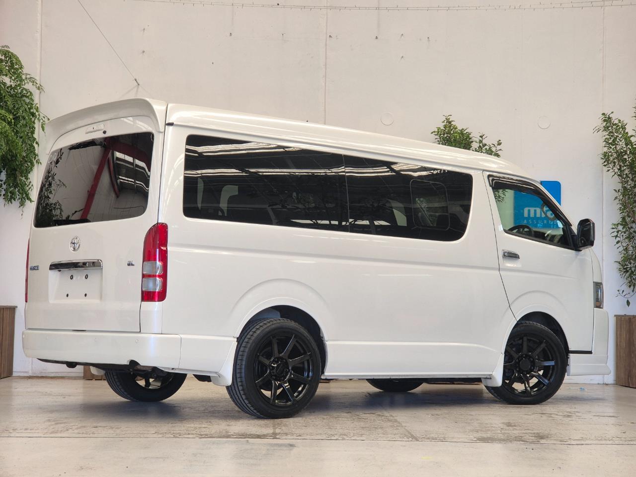 2023 Toyota HIACE thumbnail