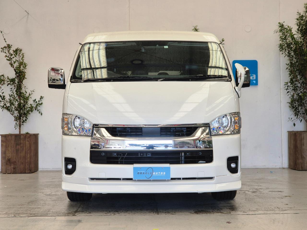 2023 Toyota HIACE thumbnail