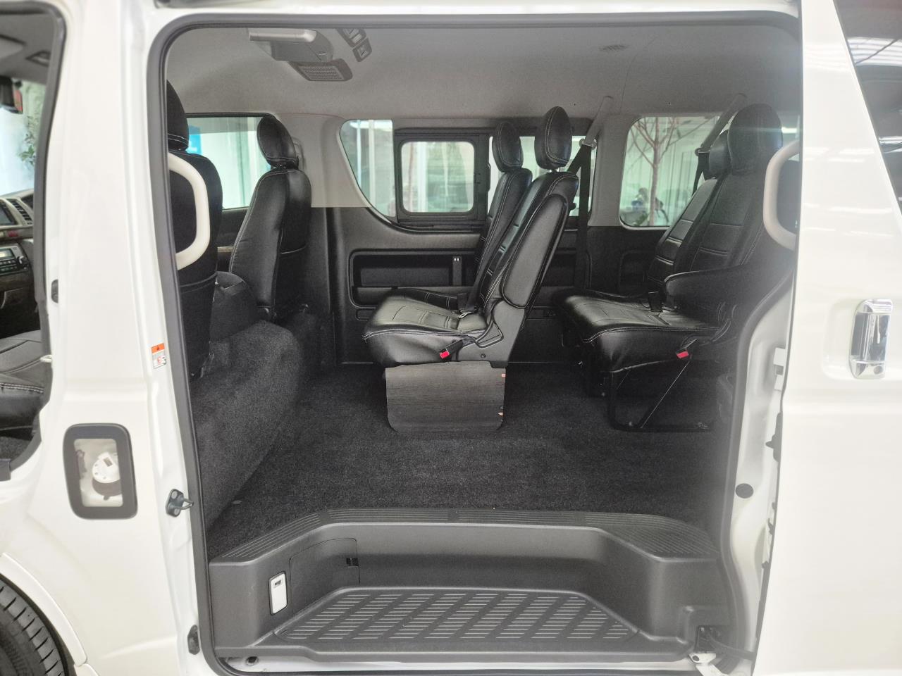 2023 Toyota HIACE thumbnail