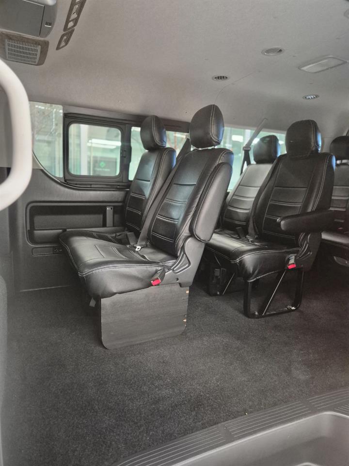 2023 Toyota HIACE thumbnail